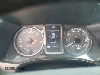 2017 Toyota Tacoma SR5 z VIN 3TMCZ5AN7HM065026, wystawiony jako Copart lot #60438365 z przebiegiem 122 329 mil mil oraz Szkoda całkowita • Salvage title. Historia ofert i sprzedaży dostępna na DreamBid. Obrazek 9.