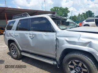 2020 Toyota 4Runner SR5 with VIN JTEBU5JR6L5807164, listed as a IAAI auction lot 42687254 with 127,825 mi miles and . Bid and sale history available at DreamBid. Image 13.