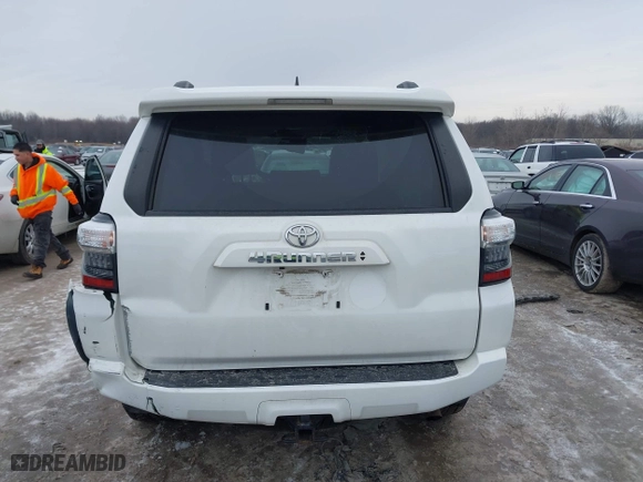 2022 Toyota 4Runner SR5 Premium with VIN JTENU5JRXN6010314, listed as a IAAI auction lot 41554403 with 35,238 mi miles. Bid and sale history available at carsss.com. Image 16.