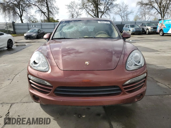 2012 Porsche Cayenne z VIN WP1AA2A21CLA06372, wystawiony jako Copart lot #49437725 z przebiegiem 137 530 mil mil oraz Szkoda całkowita • Salvage title. Historia ofert i sprzedaży dostępna na DreamBid. Obrazek 5.