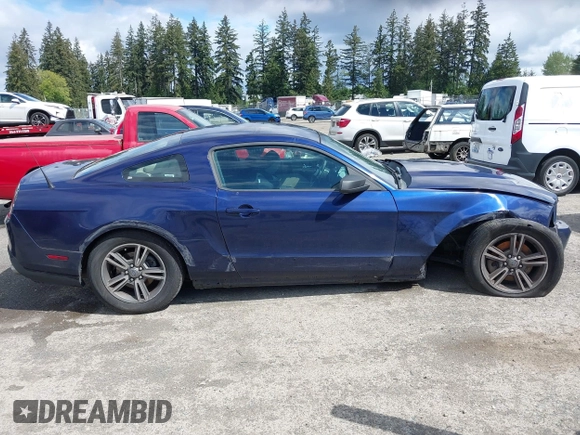 2012 Ford Mustang Premium z VIN 1ZVBP8AM6C5286607, wystawiony jako IAAI lot #42305725 z przebiegiem 137 065 mil mil oraz . Historia ofert i sprzedaży dostępna na DreamBid. Obrazek 14.