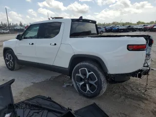 2023 Rivian R1T Adventure z VIN 7FCTGBAA5PN028668, wystawiony jako Copart lot #61126184 z przebiegiem 2337 mil mil oraz Szkody całkowita. Historia ofert i sprzedaży dostępna na DreamBid. Obrazek 2.