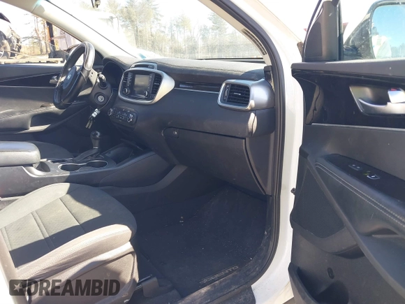 2018 Kia Sorento LX with VIN 5XYPG4A37JG351171, listed as a IAAI auction lot 41748189 with 85,000 mi miles. Bid and sale history available at carsss.com. Image 5.