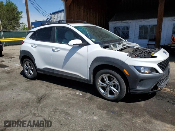 2023 Hyundai Kona SEL с VIN KM8K3CAB7PU929571, выставлен на аукционе Copart как лот 58077185 с пробегом 22 625 миль миль и Списание • Salvage title. История ставок и продаж доступна на DreamBid. Изображение 4.