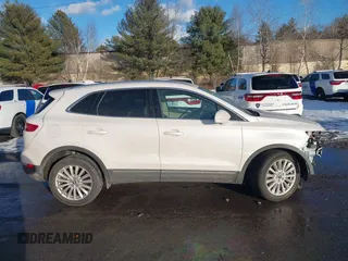 2019 Lincoln MKC Standard with VIN 5LMCJ1D91KUL26077, listed as a IAAI auction lot 41455499 with 55,782 mi miles. Bid and sale history available at carsss.com. Image 14.