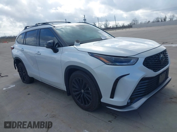 2024 Toyota Highlander LE z VIN 5TDKDRAH7RS534676, wystawiony jako IAAI lot #41516978 z przebiegiem 11 272 mil mil oraz . Historia ofert i sprzedaży dostępna na DreamBid. Obrazek 1.