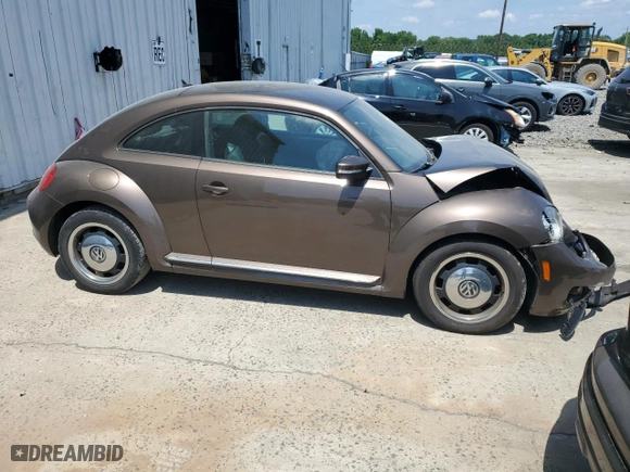 2012 Volkswagen Beetle 2.5L w/Sun PZEV with VIN 3VWJP7AT6CM606385, listed as a Copart auction lot 59566374 with 123,568 mi miles and Salvage Title. Bid and sale history available at carsss.com. Image 4.