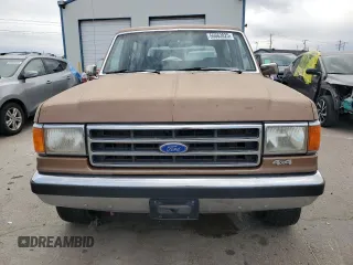 1989 Ford Bronco XL z VIN 1FMEU15N6KLA87551, wystawiony jako Copart lot #56662825 z przebiegiem 87 257 mil mil oraz Czysty tytuł • Clean title. Historia ofert i sprzedaży dostępna na DreamBid. Obrazek 5.