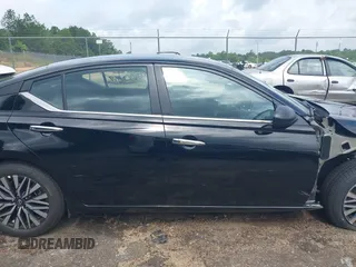 2025 Nissan Altima SV z VIN 1N4BL4DV9SN375653, wystawiony jako IAAI lot #42509470 z przebiegiem 6 362 mil mil oraz . Historia ofert i sprzedaży dostępna na DreamBid. Obrazek 13.