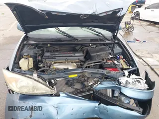 2002 Toyota Camry LE z VIN 4T1BE32KX2U617732, wystawiony jako IAAI lot #42208913 z przebiegiem Nie podano mil oraz . Historia ofert i sprzedaży dostępna na DreamBid. Obrazek 10.