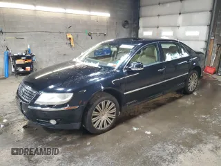 2005 Volkswagen Phaeton V8 z VIN WVWAF63D058000156, wystawiony jako Copart lot #83557884 z przebiegiem 173 284 mil mil oraz Szkody całkowita. Historia ofert i sprzedaży dostępna na DreamBid. Obrazek 1.