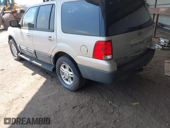 2005 Ford Expedition Special Service with VIN 1FMPU155X5LA55439, listed as a IAAI auction lot 41775319 with 103,301 mi miles. Bid and sale history available at carsss.com. Image 3.
