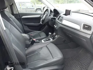 2015 Audi Q3 Premium Plus z VIN WA1EFCFS6FR001473, wystawiony jako IAAI lot #42795951 z przebiegiem 148 638 mil mil oraz . Historia ofert i sprzedaży dostępna na DreamBid. Obrazek 5.