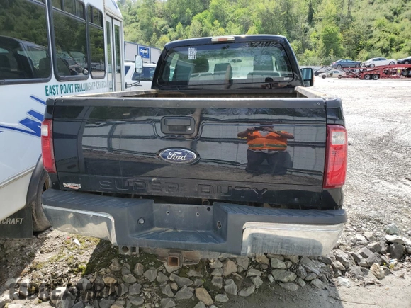 2016 Ford F-250 Lariat z VIN 1FT7W2BTXGEA11021, wystawiony jako Copart lot #53807905 z przebiegiem 230 914 mil mil oraz Szkoda całkowita • Salvage title. Historia ofert i sprzedaży dostępna na DreamBid. Obrazek 6.