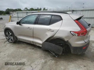 2024 Volvo XC40 Ultimate Dark Theme z VIN YV4L12UM1R2281761, wystawiony jako Copart lot #65295704 z przebiegiem 6 113 mil mil oraz Szkoda całkowita • Salvage title. Historia ofert i sprzedaży dostępna na DreamBid. Obrazek 2.