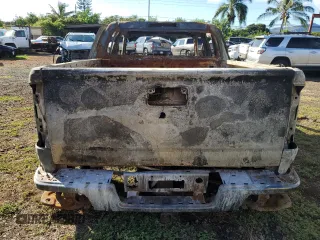 2018 GMC Canyon 4WD SLE z VIN 1GTG6CEN1J1133963, wystawiony jako Copart lot #49533355 z przebiegiem Nie podano mil oraz Szkody całkowita. Historia ofert i sprzedaży dostępna na DreamBid. Obrazek 6.