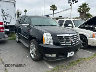 2013 Cadillac Escalade Luxury z VIN 1GYS3BEF2DR105112, wystawiony jako Copart lot #55478785 z przebiegiem 191 290 mil mil oraz Tytuł czysty. Historia ofert i sprzedaży dostępna na DreamBid. Obrazek 1.