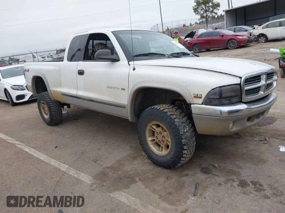 1999 Dodge Dakota SLT with VIN 1B7GG22X3XS223969, listed as a IAAI auction lot 41329085 with 185,859 mi miles and . Bid and sale history available at carsss.com. Image 1.