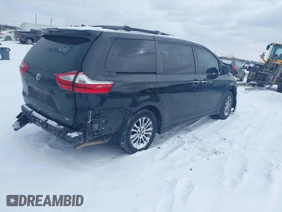 2019 Toyota Sienna XLE Auto Access Seat with VIN 5TDYZ3DC5KS967976, listed as a IAAI auction lot 41623525 with 83,527 mi miles. Bid and sale history available at carsss.com. Image 4.
