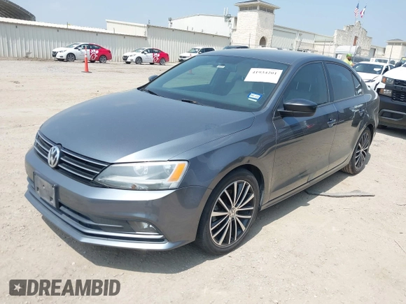 2015 Volkswagen Jetta SE с VIN 3VWD17AJ7FM325519, выставлен на аукционе IAAI как лот 41934201 с пробегом 139 167 миль миль и . История ставок и продаж доступна на DreamBid. Изображение 2.