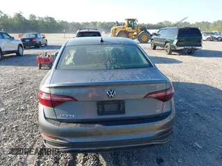 2022 Volkswagen Jetta SE with VIN 3VWEM7BU6NM026607, listed as a IAAI auction lot 42045947 with 81,724 mi miles and . Bid and sale history available at DreamBid. Image 17.