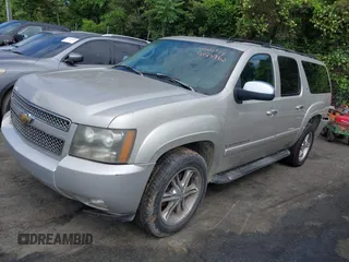 2007 Chevrolet Suburban LTZ with VIN 3GNFK16347G230066, listed as a IAAI auction lot 42183962 with Not Provided miles. Bid and sale history available at carsss.com. Image 2.
