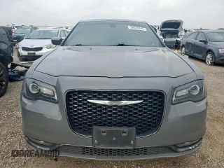 2019 Chrysler 300 S z VIN 2C3CCABG3KH516666, wystawiony jako Copart lot #56636845 z przebiegiem 150 570 mil mil oraz Szkoda całkowita • Salvage title. Historia ofert i sprzedaży dostępna na DreamBid. Obrazek 5.