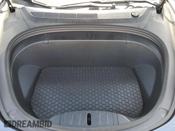 2018 Tesla Model 3 Long Range Battery z VIN 5YJ3E1EB0JF113044, wystawiony jako Copart lot #57056865 z przebiegiem 65 613 mil mil oraz Szkody całkowita. Historia ofert i sprzedaży dostępna na DreamBid. Obrazek 11.