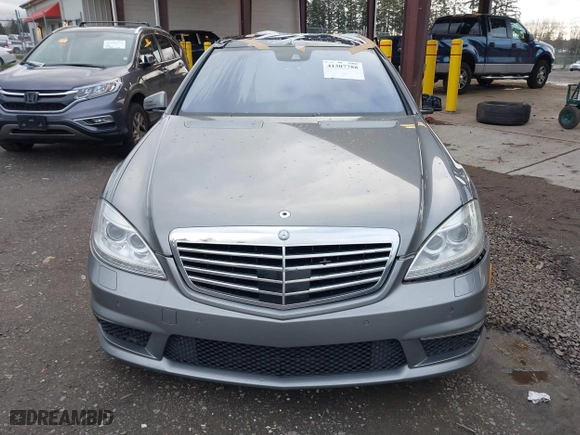 2013 Mercedes-Benz S-Class S 63 AMG with VIN WDDNG7EB3DA493697, listed as a IAAI auction lot 41307788 with 113,561 mi miles. Bid and sale history available at carsss.com. Image 11.