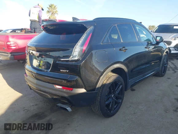 2019 Cadillac XT4 FWD Sport z VIN 1GYFZER43KF183181, wystawiony jako IAAI lot #41869141 z przebiegiem 25 539 mil mil oraz . Historia ofert i sprzedaży dostępna na DreamBid. Obrazek 4.