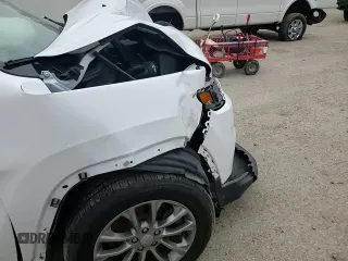 2020 Jeep Cherokee Latitude Plus z VIN 1C4PJLLBXLD552595, wystawiony jako Copart lot #48961565 z przebiegiem 56 801 mil mil oraz Szkoda całkowita • Salvage title. Historia ofert i sprzedaży dostępna na DreamBid. Obrazek 10.