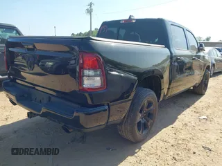 2021 Ram 1500 Big Horn z VIN 1C6RREFT1MN769814, wystawiony jako IAAI lot #42052424 z przebiegiem 71 958 mil mil oraz . Historia ofert i sprzedaży dostępna na DreamBid. Obrazek 4.