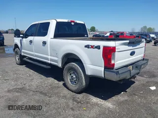 2018 Ford Super Duty F-250 SRW XL with VIN 1FT7W2B68JEC59785, listed as a IAAI auction lot 41975366 with 141,353 mi miles. Bid and sale history available at carsss.com. Image 3.