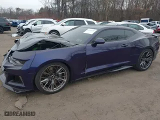 2019 Chevrolet Camaro ZL1 with VIN 1G1FK1R68K0144103, listed as a IAAI auction lot 41165256 with 33,563 mi miles. Bid and sale history available at carsss.com. Image 18.