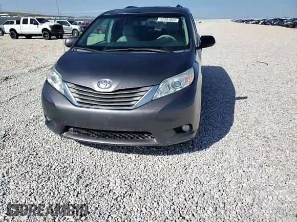 2012 Toyota Sienna XLE z VIN 5TDDK3DC8CS046677, wystawiony jako Copart lot #52381025 z przebiegiem 144 054 mil mil oraz Czysty tytuł • Clean title. Historia ofert i sprzedaży dostępna na DreamBid. Obrazek 15.