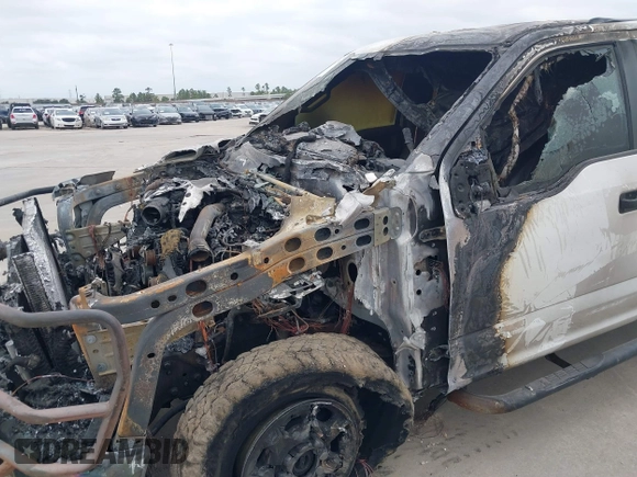 2019 Ford F-250 z VIN 1FD7W2BT8KEC91512, wystawiony jako IAAI lot #40410739 z przebiegiem Nie podano mil oraz . Historia ofert i sprzedaży dostępna na DreamBid. Obrazek 6.