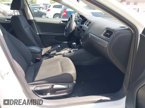 2015 Volkswagen Jetta SE with VIN 3VWD17AJ7FM356897, listed as a IAAI auction lot 42431731 with 121,184 mi miles and . Bid and sale history available at DreamBid. Image 5.