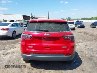2018 Jeep Compass Latitude z VIN 3C4NJCBBXJT193295, wystawiony jako IAAI lot #41958808 z przebiegiem 121 440 mil mil oraz . Historia ofert i sprzedaży dostępna na DreamBid. Obrazek 16.
