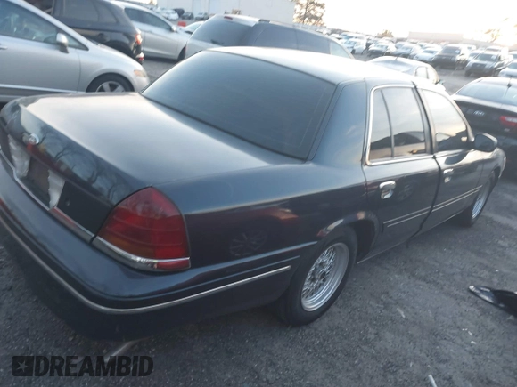 2000 Ford Crown Victoria LX z VIN 2FAFP74W6YX214233, wystawiony jako IAAI lot #41606101 z przebiegiem 106 617 mil mil oraz . Historia ofert i sprzedaży dostępna na DreamBid. Obrazek 4.