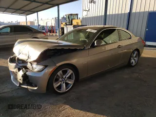 2007 BMW 3 Series 328i z VIN WBAWV13587P118126, wystawiony jako Copart lot #41883245 z przebiegiem 93 338 mil mil oraz Szkoda całkowita • Salvage title. Historia ofert i sprzedaży dostępna na DreamBid. Obrazek 1.