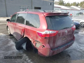 2017 Toyota Sienna LE Auto Access Seat with VIN 5TDKZ3DC7HS863682, listed as a IAAI auction lot 41488878 with 134,733 mi miles. Bid and sale history available at carsss.com. Image 3.