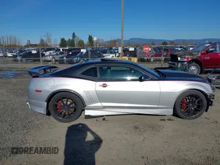 2010 Chevrolet Camaro 2SS z VIN 2G1FK1EJ0A9190524, wystawiony jako IAAI lot #41686103 z przebiegiem 168 031 mil mil oraz . Historia ofert i sprzedaży dostępna na DreamBid. Obrazek 14.