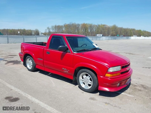 2000 Chevrolet S-10 LS with VIN 1GCCS1449Y8126199, listed as a IAAI auction lot 42052804 with 80,005 mi miles. Bid and sale history available at carsss.com. Image 1.