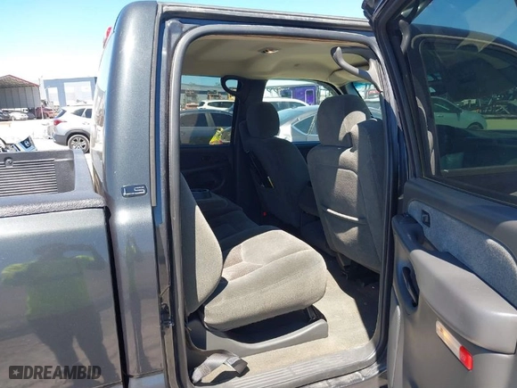 2003 Chevrolet Silverado 2500HD LS with VIN 1GCHK23U73F258069, listed as a IAAI auction lot 41822665 with 121,506 mi miles. Bid and sale history available at carsss.com. Image 8.