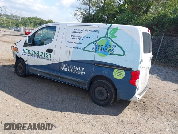 2015 Nissan NV200 SV with VIN 3N6CM0KN2FK696854, listed as a IAAI auction lot 40484019 with 198,411 mi miles. Bid and sale history available at carsss.com. Image 3.