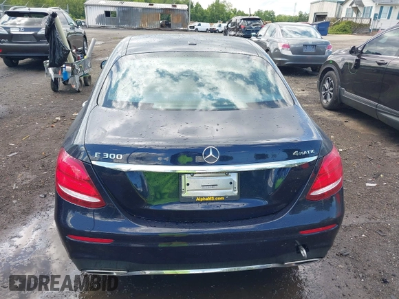 2018 Mercedes-Benz E 300 z VIN WDDZF4KB7JA432582, wystawiony jako IAAI lot #42220866 z przebiegiem 52 437 mil mil oraz . Historia ofert i sprzedaży dostępna na DreamBid. Obrazek 17.