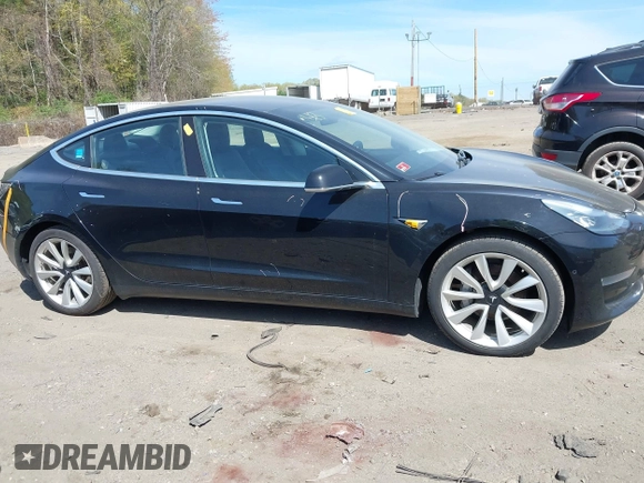 2018 Tesla Model 3 Long Range Battery z VIN 5YJ3E1EB6JF086612, wystawiony jako IAAI lot #42149440 z przebiegiem 101 170 mil mil oraz . Historia ofert i sprzedaży dostępna na DreamBid. Obrazek 13.