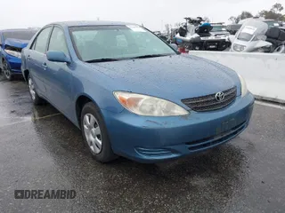 2004 Toyota Camry LE z VIN 4T1BE32K34U834655, wystawiony jako IAAI lot #41804436 z przebiegiem 155 709 mil mil oraz . Historia ofert i sprzedaży dostępna na DreamBid. Obrazek 1.