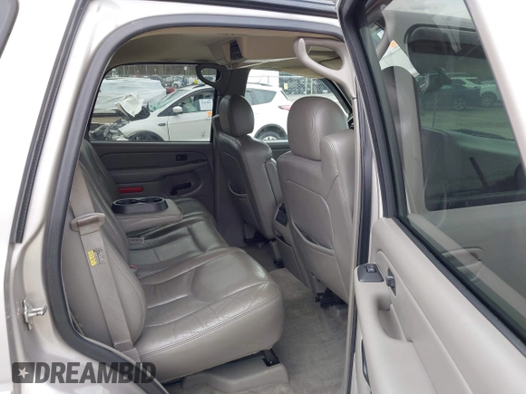 2004 Chevrolet Tahoe LS with VIN 1GNEK13Z74J181914, listed as a IAAI auction lot 41881310 with 213,223 mi miles. Bid and sale history available at carsss.com. Image 8.