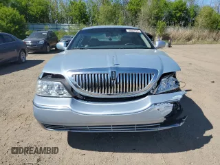 2006 Lincoln Town Car Signature z VIN 1LNHM81W36Y622915, wystawiony jako Copart lot #56097935 z przebiegiem 151 366 mil mil oraz Czysty tytuł • Clean title. Historia ofert i sprzedaży dostępna na DreamBid. Obrazek 5.